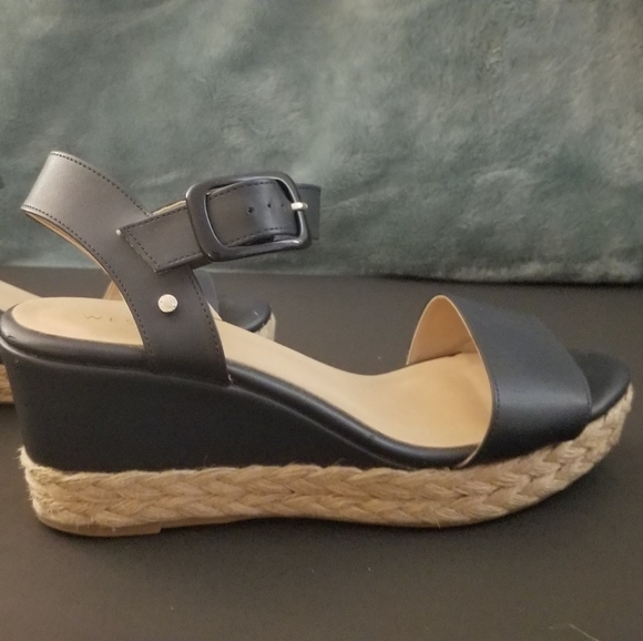 Women Ankle Strap Platform Wedge Sandal - Picture 1 of 4